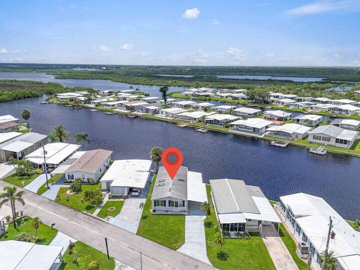 Property Photo: 516 Ideal Place FL 34287