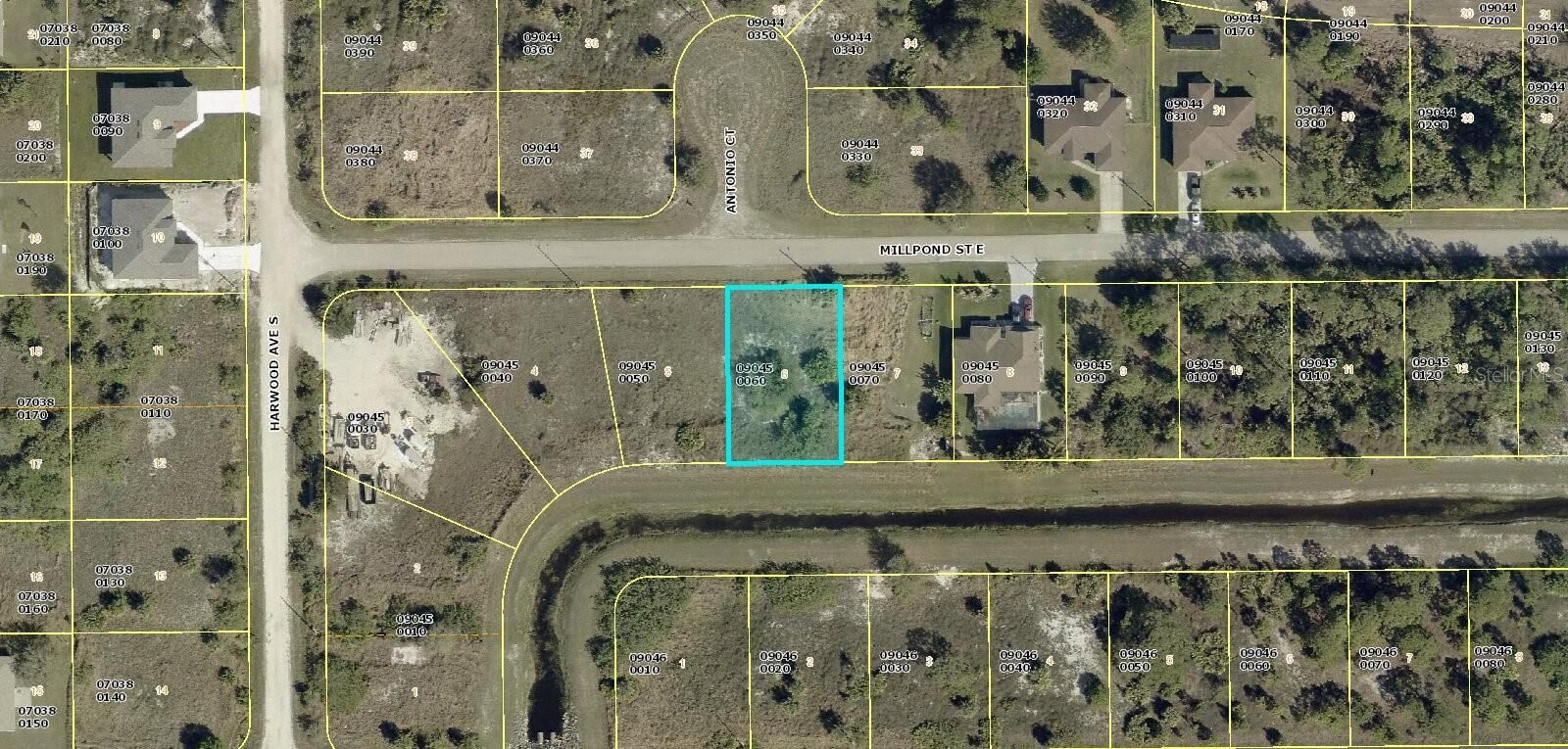 Property Photo: 848 Millpond Street E FL 33974