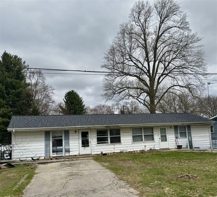 417 E Parsons Street  Watervliet MI 49098 photo