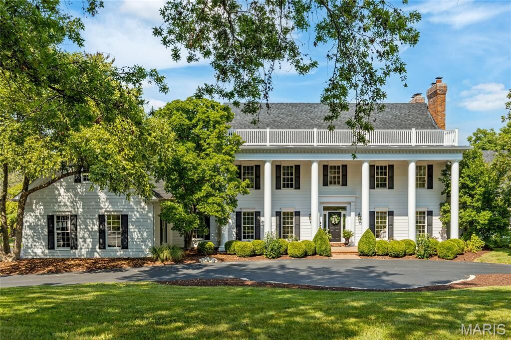 Property Photo: 945 Delvin Drive MO 63141