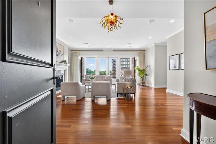 Property Photo:  155 Carondelet Plaza 600  MO 63105 
