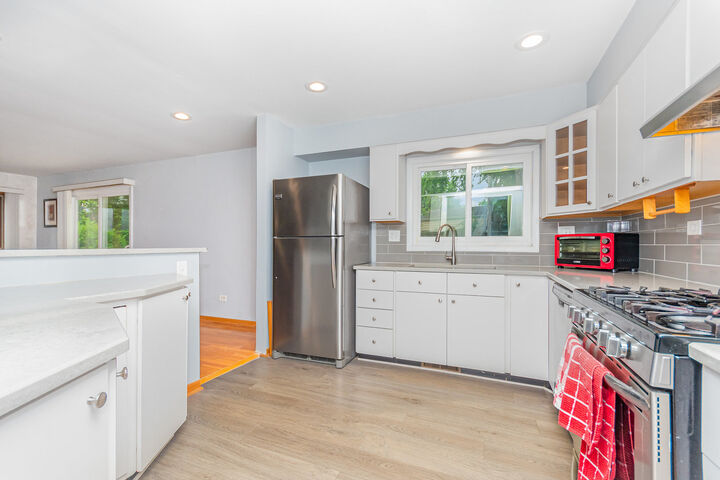 Property Photo: 413 Northshore Drive IL 60060