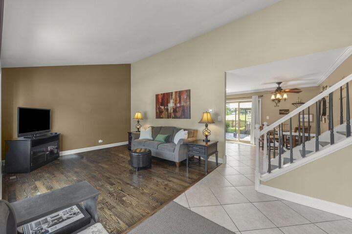 Property Photo: 1425 Colwyn Drive IL 60194
