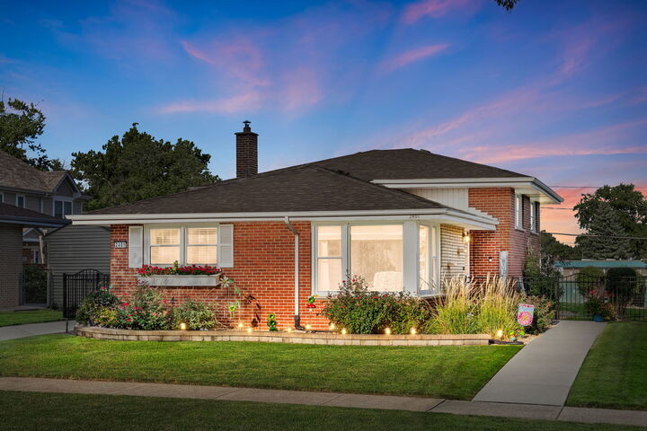 2401 Mayfair Avenue  Westchester IL 60154 photo
