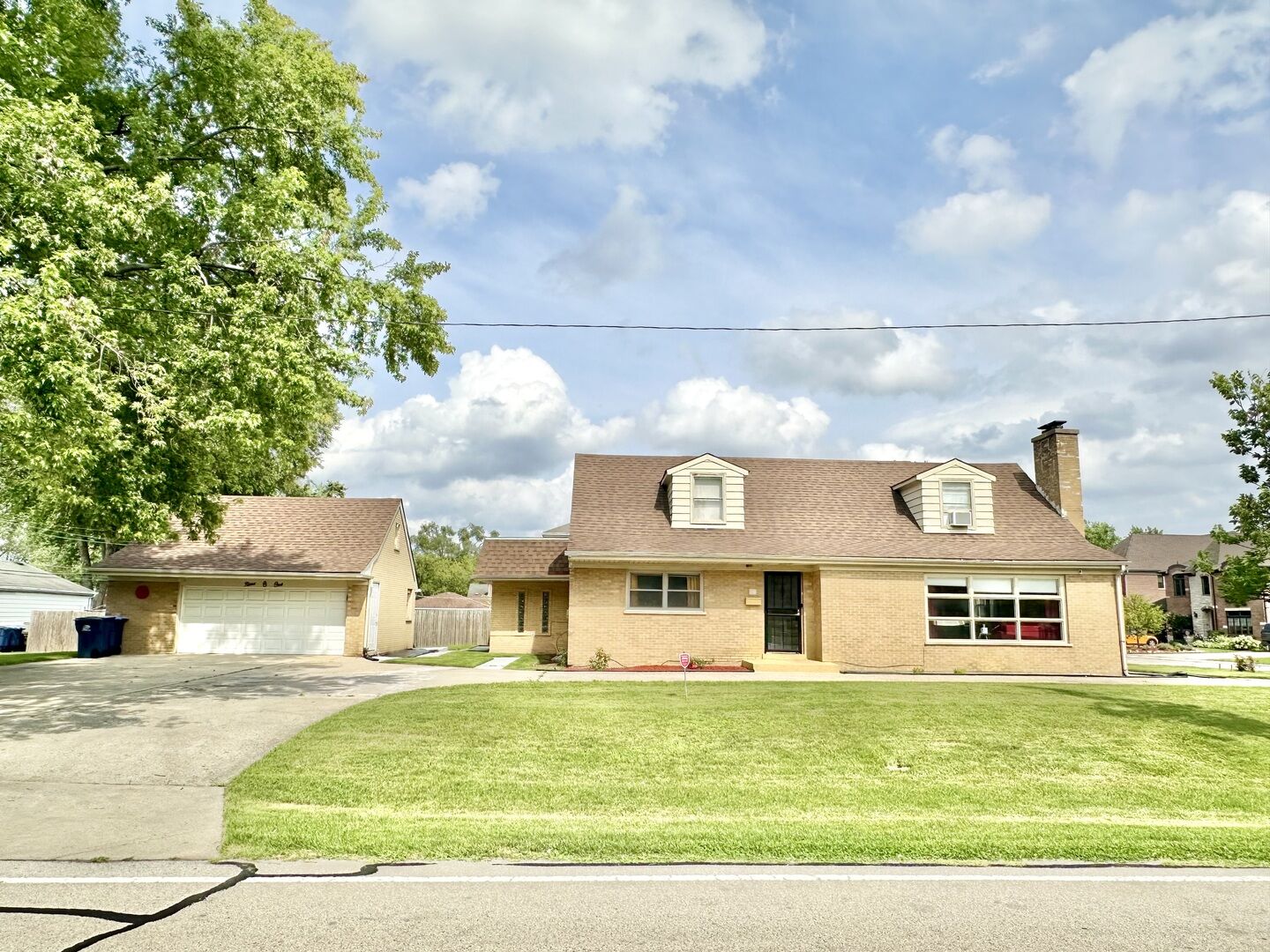 Property Photo: 901 S Westgate Road IL 60016