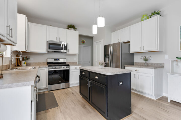 Property Photo: 13517 Hemlock Road IL 60142