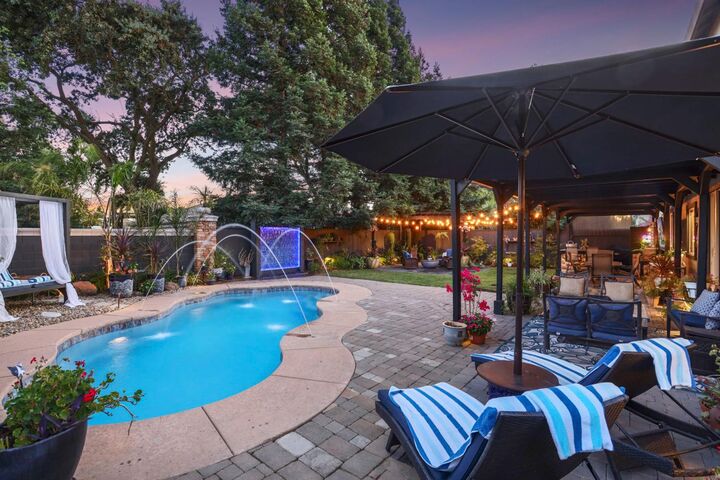 Property Photo: 7300 Danberg Way CA 95757