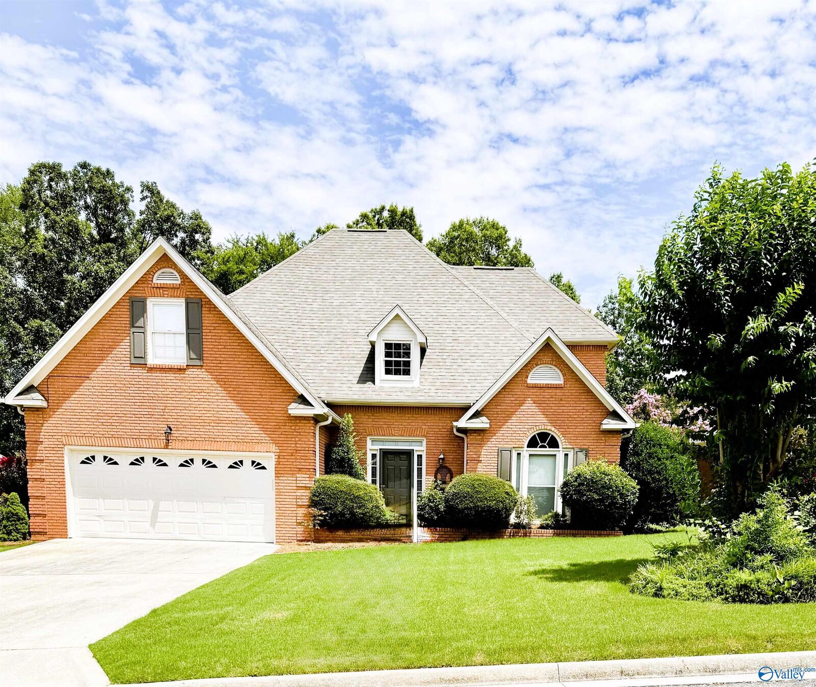 Property Photo: 3304 Loggers Place SW AL 35603