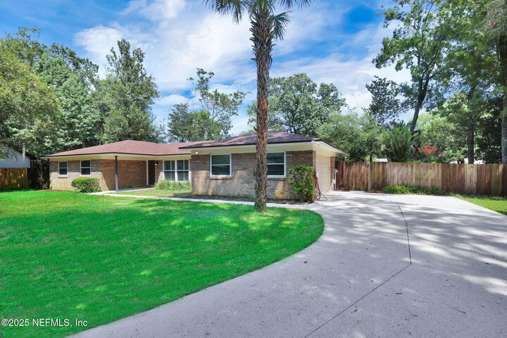 Property Photo: 131 Tarrasa Drive FL 32225