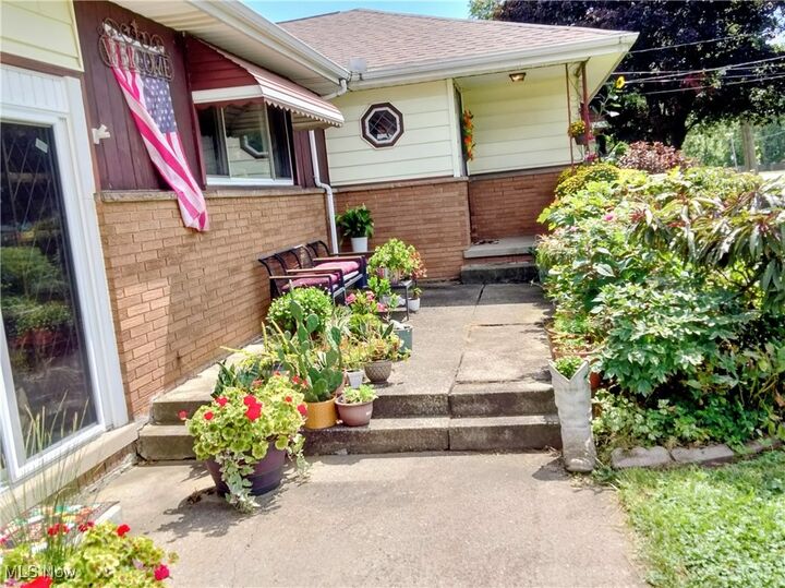 Property Photo: 291 Struthers Liberty Road OH 44405