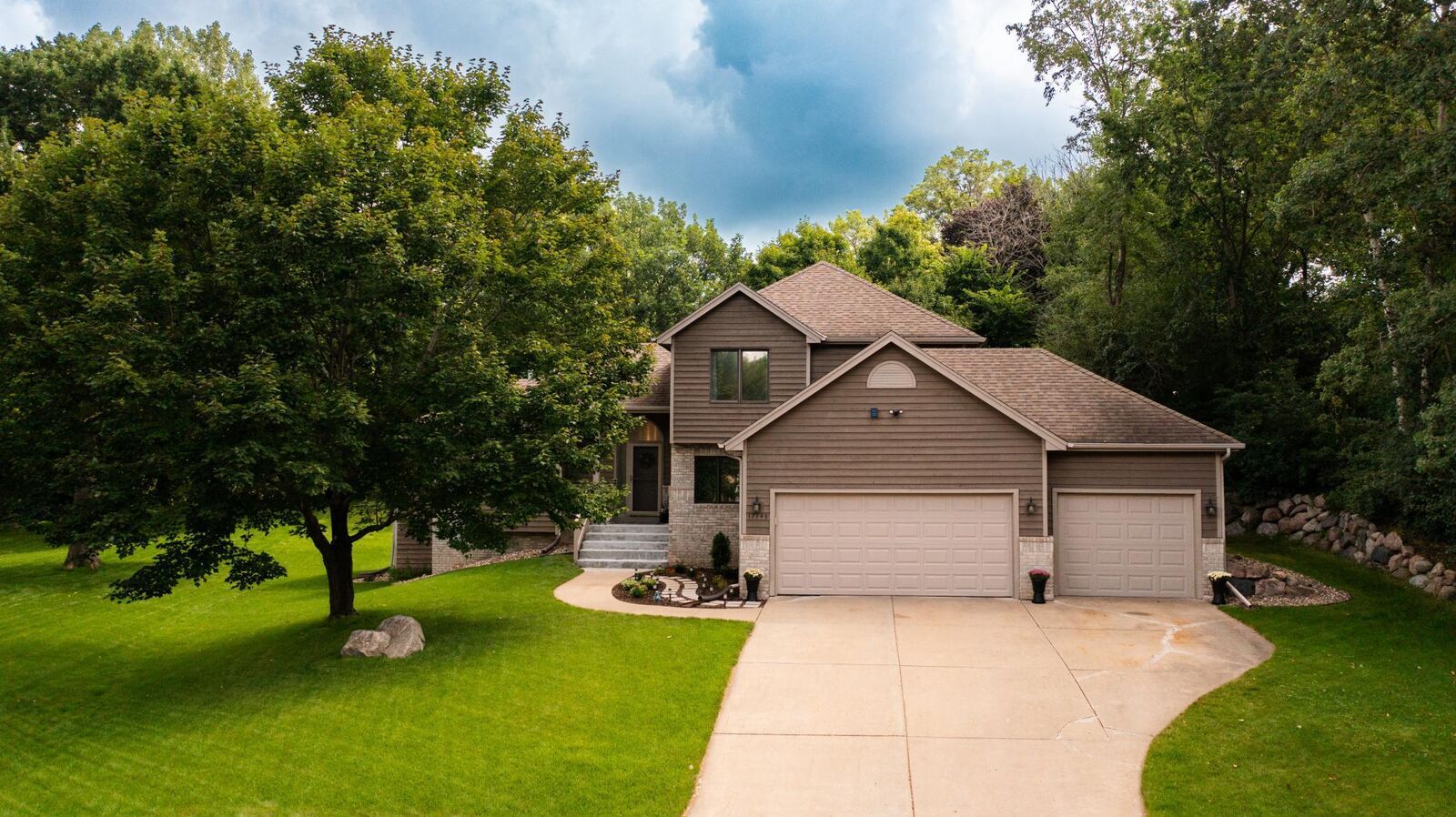 Property Photo: 17146 Jaybell Court MN 55044