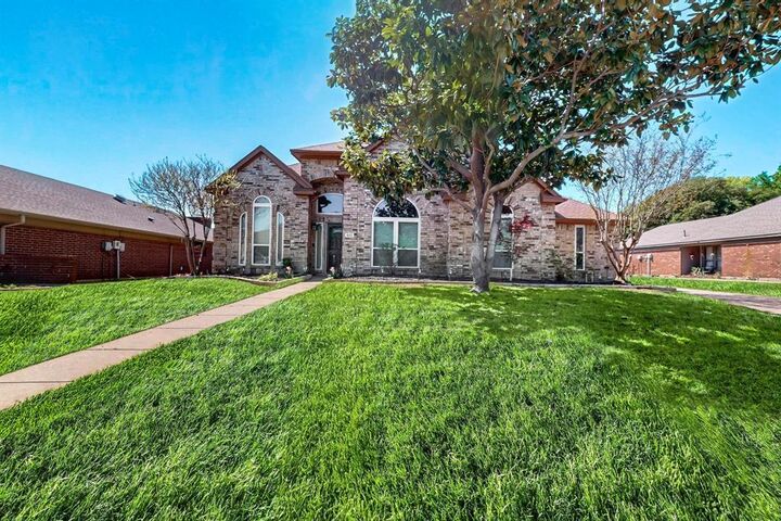 Property Photo: 622 Meadowcrest Drive TX 75077