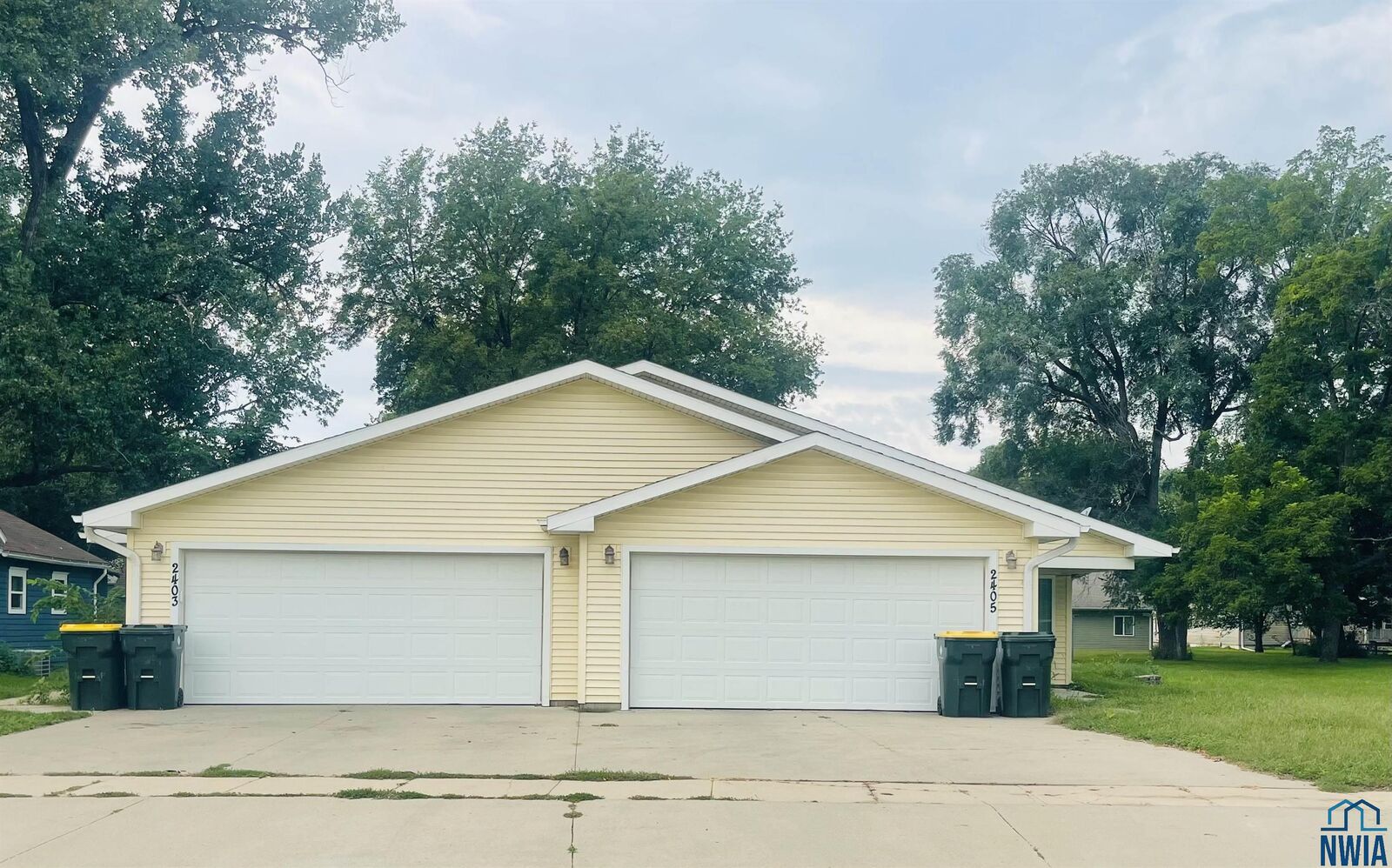 Property Photo: 2403-05 Silver Street IA 51103