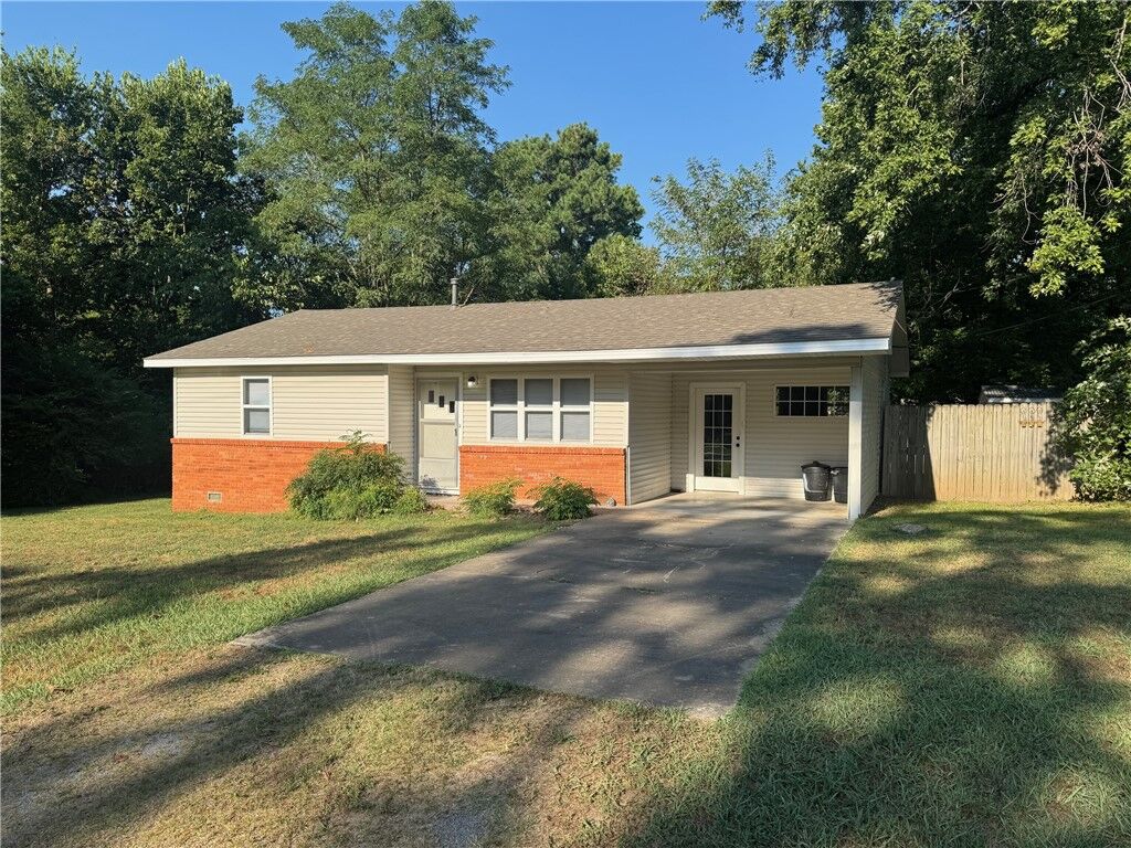 Property Photo: 208 N Neal Street AR 72753