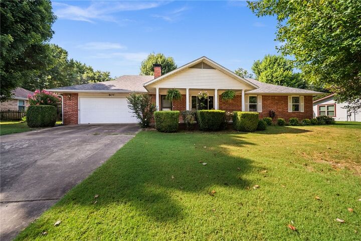 807 Maple Street  Prairie Grove AR 72753 photo