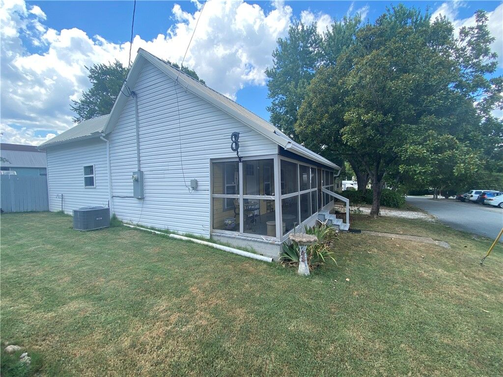 Property Photo: 101 Locust Street AR 72641