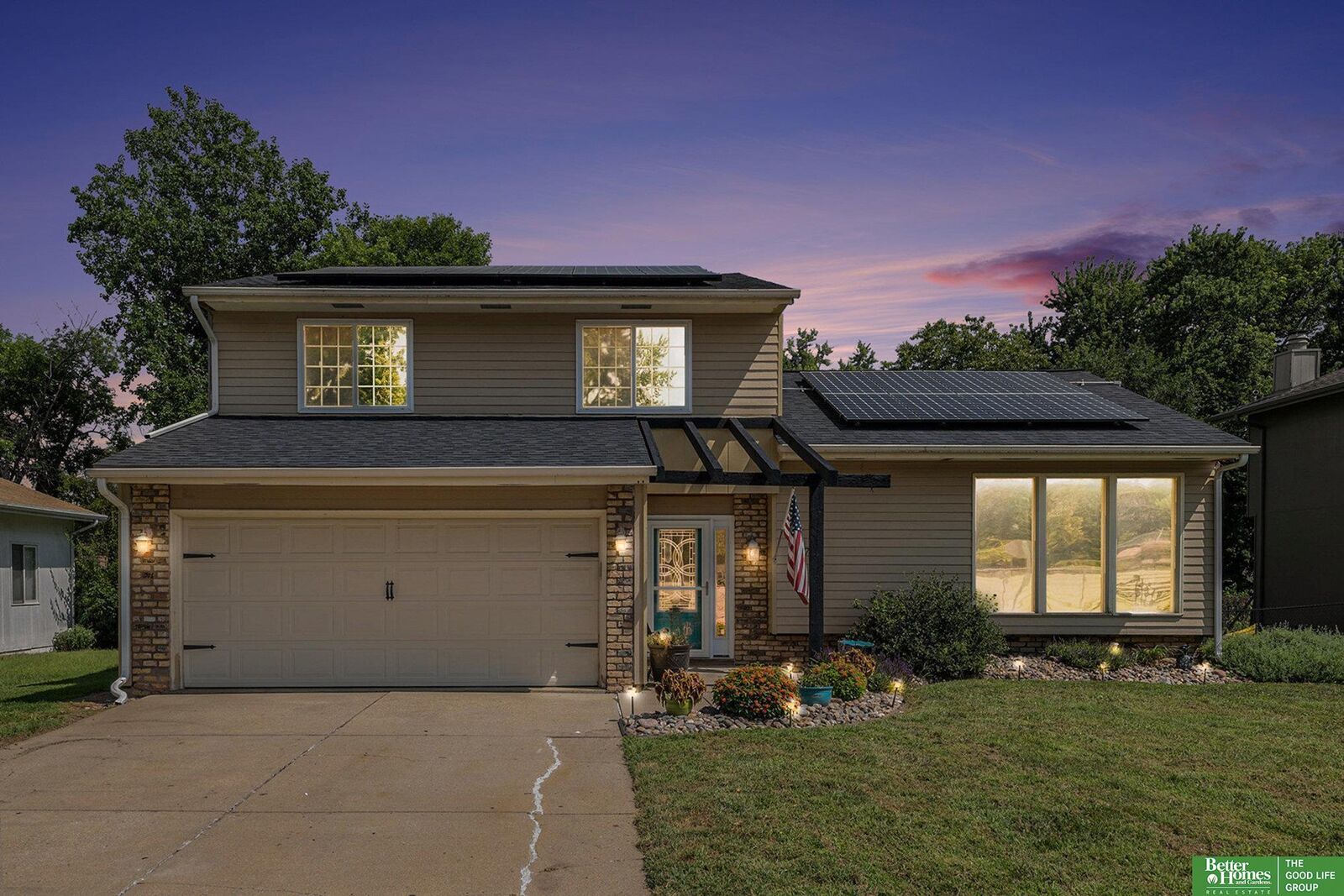 Property Photo: 807 Bluff Street NE 68005