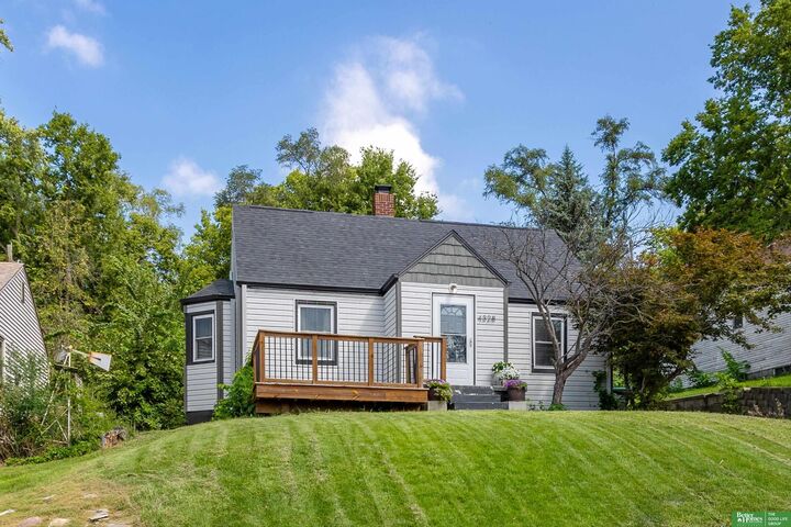 Property Photo: 4328 Larimore Avenue NE 68111