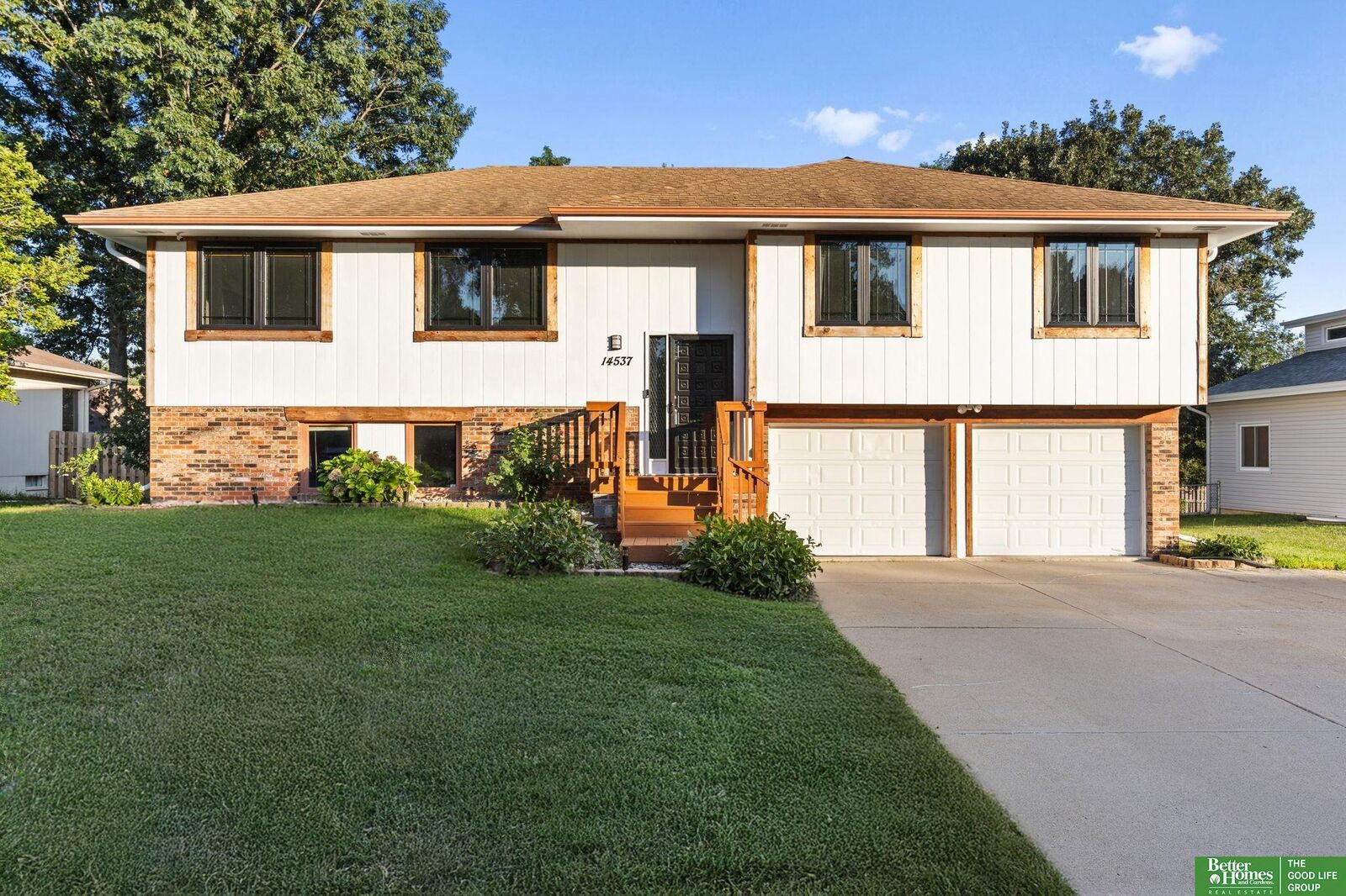Property Photo: 14537 Drexel Street NE 68137