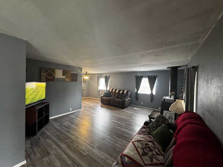 Property Photo: 2130 E E-Z Street OR 97632