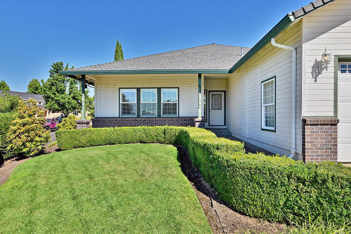 Property Photo: 494 Pinnacle Ridge OR 97524