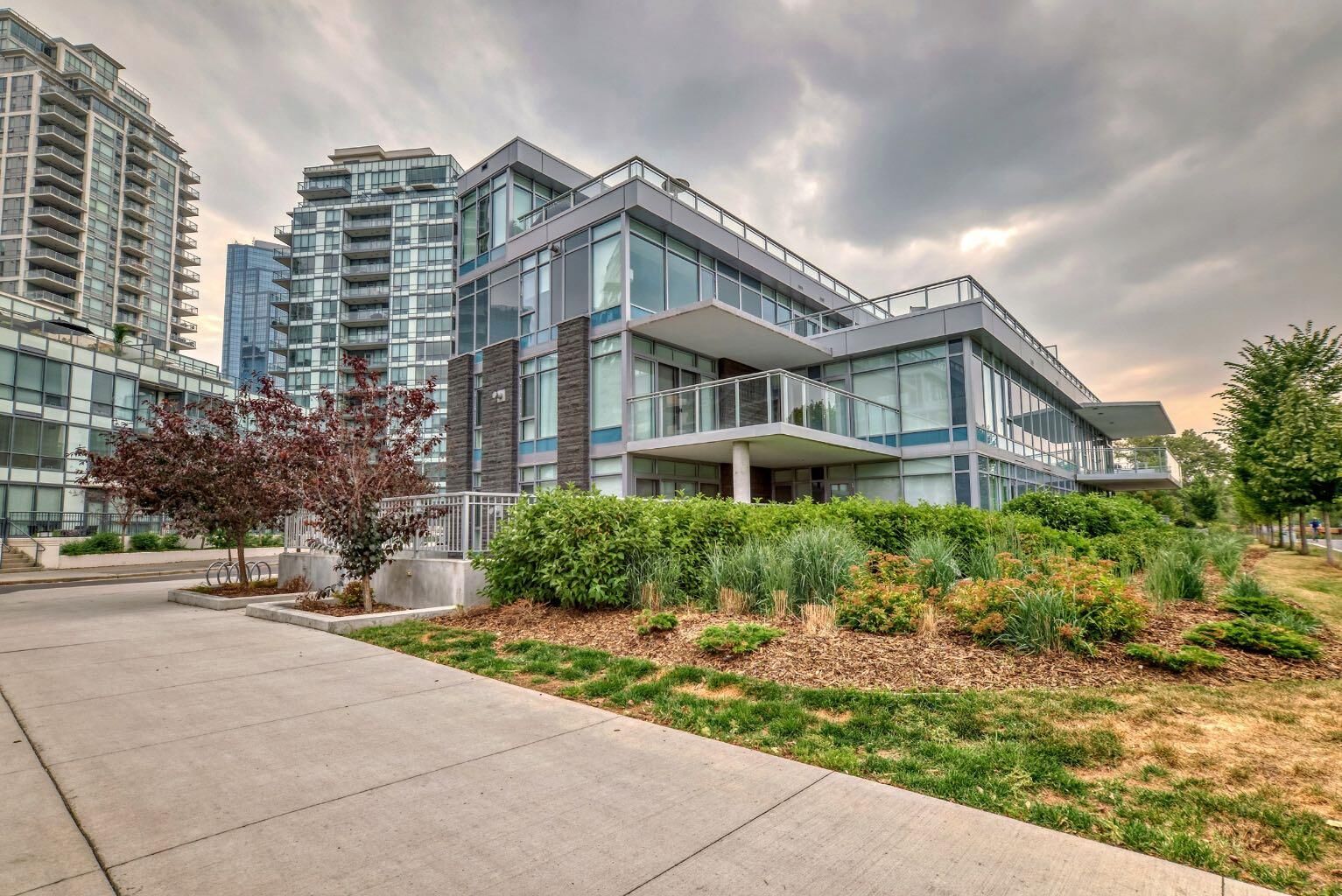 Property Photo: 88 Waterfront Mews SW 101 AB T2P 1K7