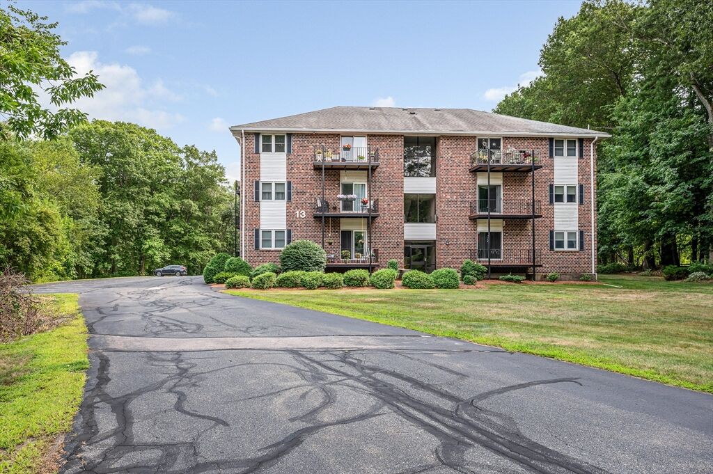 Property Photo:  13 Dallas Drive 109  MA 01826 