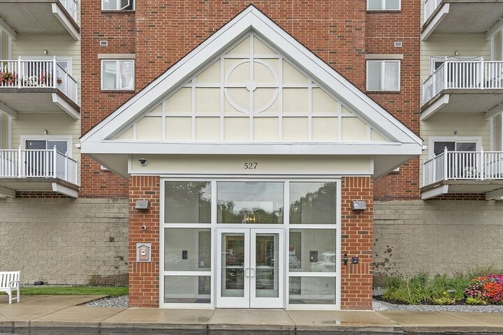 Property Photo:  527 Pawtucket Blvd 206  MA 01854 