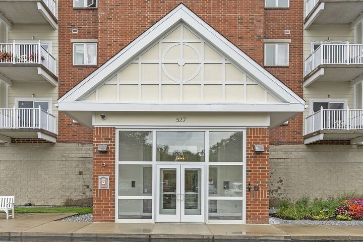 Property Photo: 527 Pawtucket Blvd 206 MA 01854