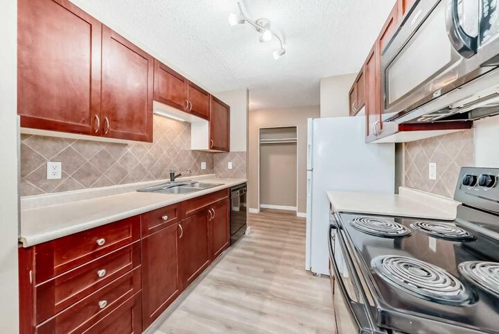 7164 Parke Avenue 104  Red Deer AB T4P 1M9 photo