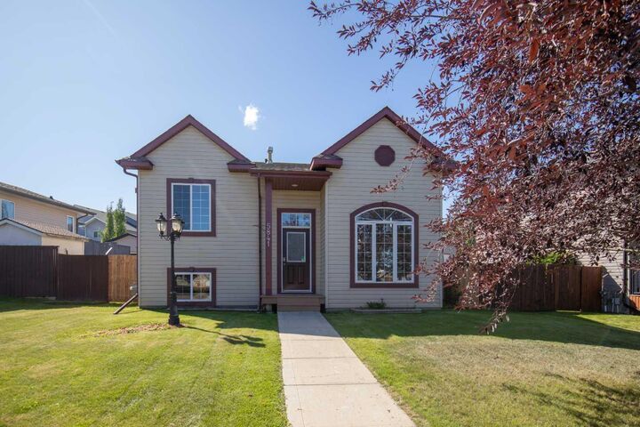 5841 Park Street  Blackfalds AB T4M 0G1 photo
