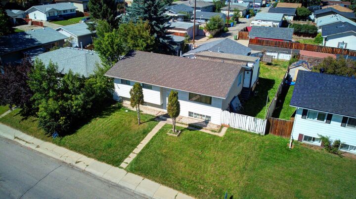 Photo de la propriété: 3012 12 Avenue SE AB T2A 0G7