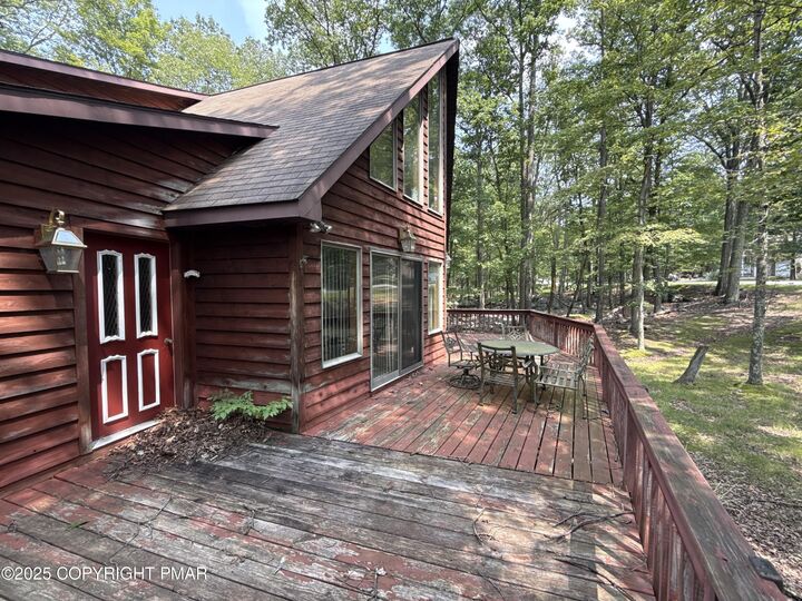 Property Photo: 71 E Tuscarora Drive E PA 18202