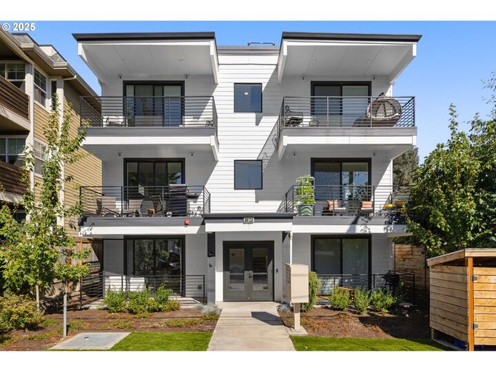 3920 N Montana Ave 301  Portland OR 97227 photo