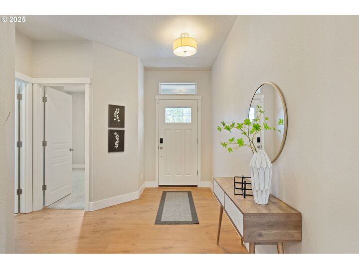 Property Photo: 147 NE 58th Ave OR 97124