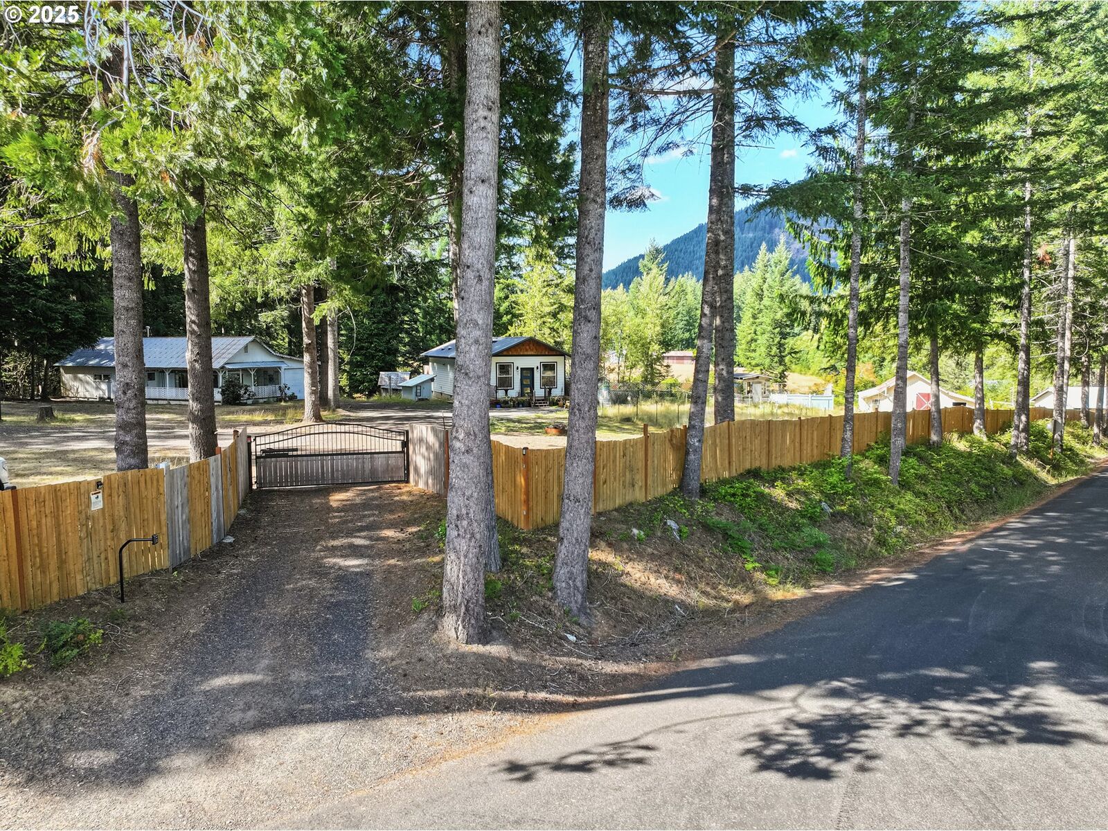Property Photo: 11 Edgewater Dr WA 98610