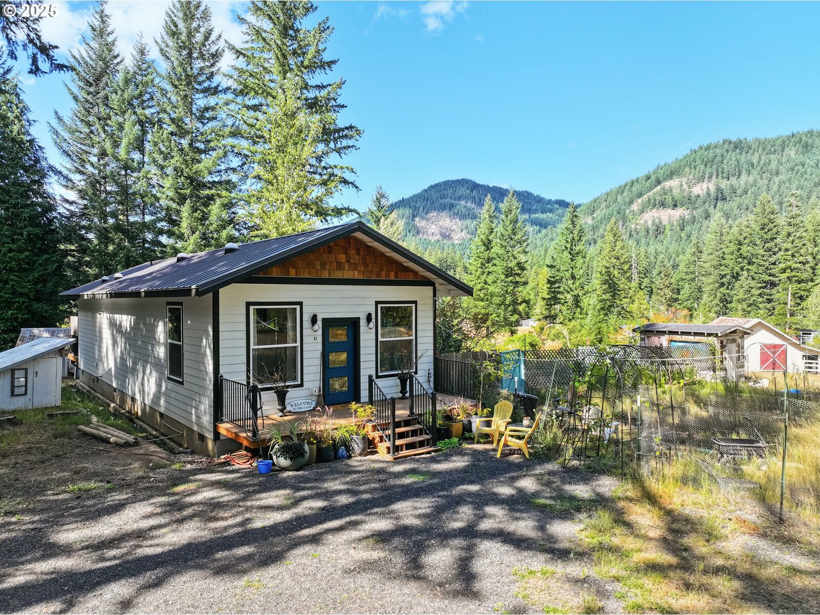 Property Photo:  11 Edgewater Dr  WA 98610 