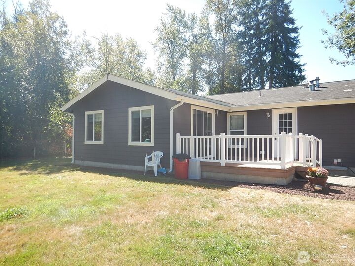 Property Photo: 5725 E Lake Bosworth Drive WA 98290