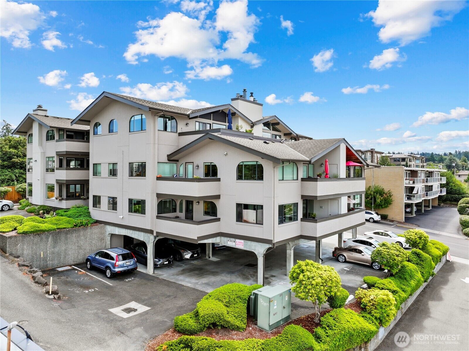 Property Photo:  523  Maple Street 103  WA 98020 