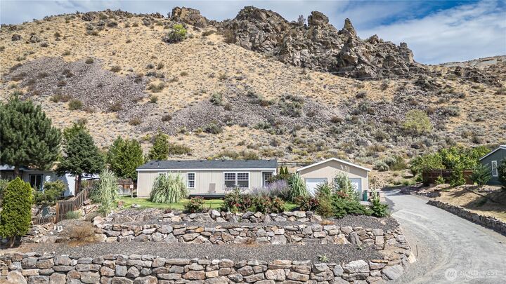 Property Photo:  4029  40th Circle NE  WA 98802