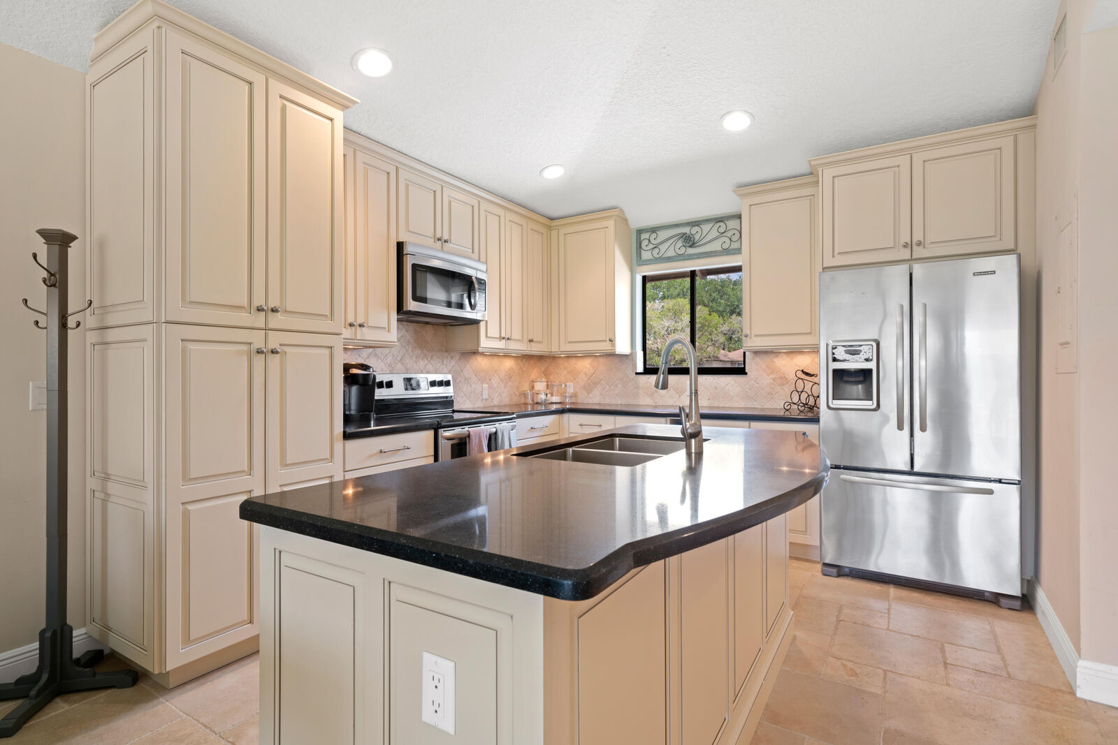 Property Photo: 711 Club Drive FL 33418