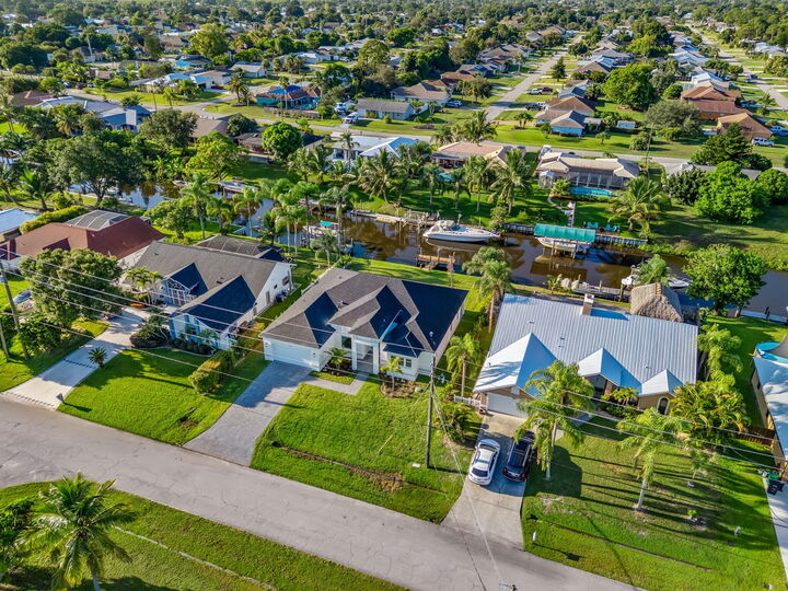 Property Photo: 632 SE Seahouse Drive FL 34983
