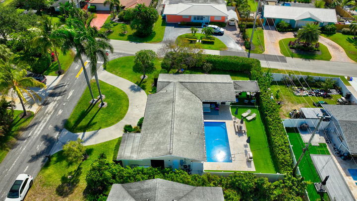 Property Photo:  502 SW 28th Avenue  FL 33435 