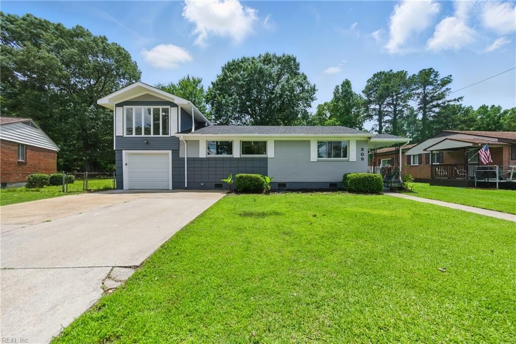 Property Photo: 305 Taft Dr VA 23701