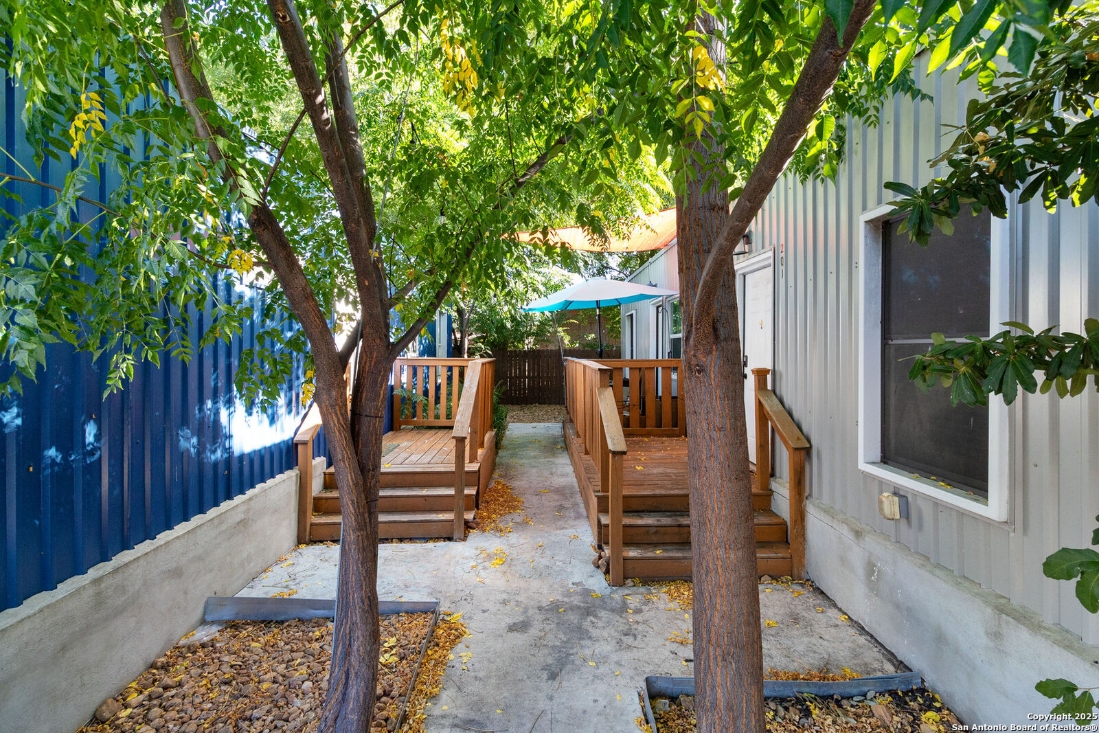 Property Photo: 1033 Rivas TX 78207