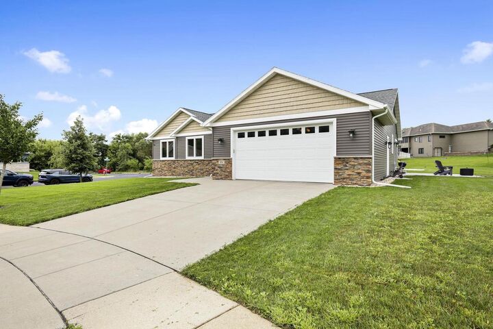 Property Photo:  816 Haskell Court  WI 53589 