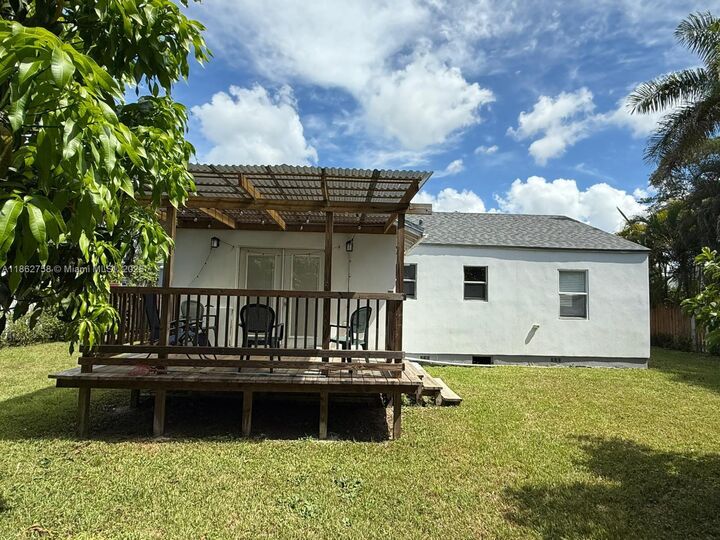 Property Photo: 5822 SW 60th St FL 33143