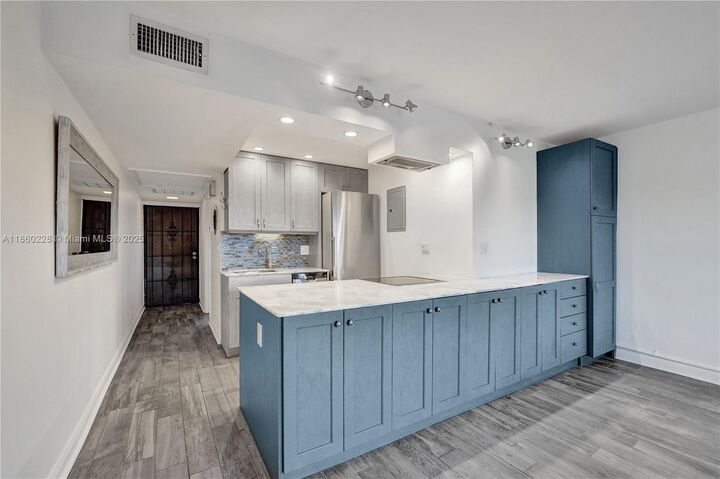 Property Photo: 801 NE 18th Ct 209 FL 33305