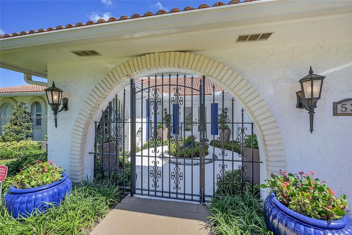 Property Photo:  524 Muirfield Dr  FL 33462 