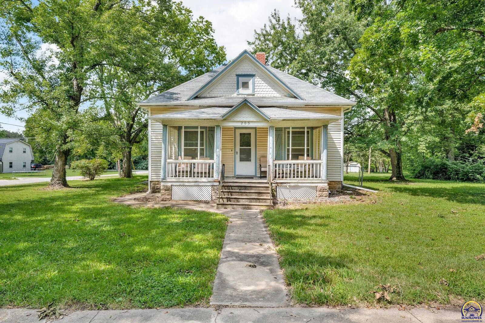 Property Photo:  205 S Palmberg St  KS 66512 